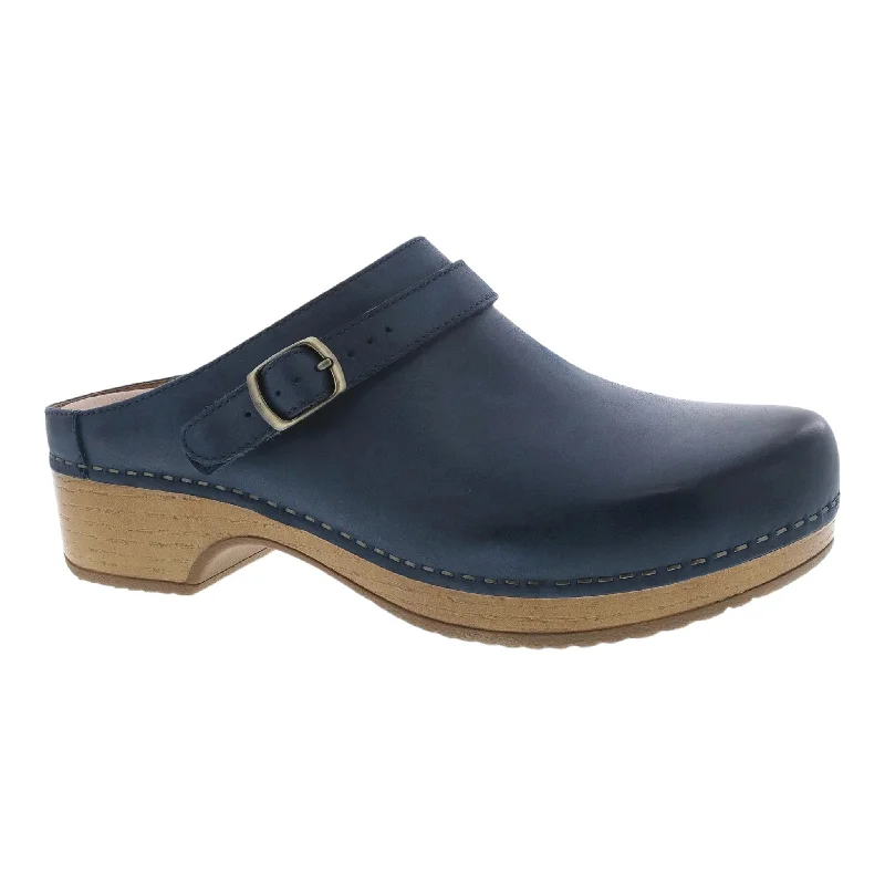 Formal Hiking Footwear Berry