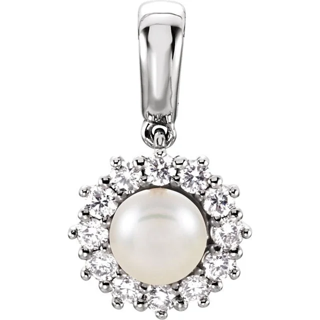 14KT WHITE GOLD FRESHWATER CULTURED PEARL & 1/3 CTW DIAMOND PENDANT