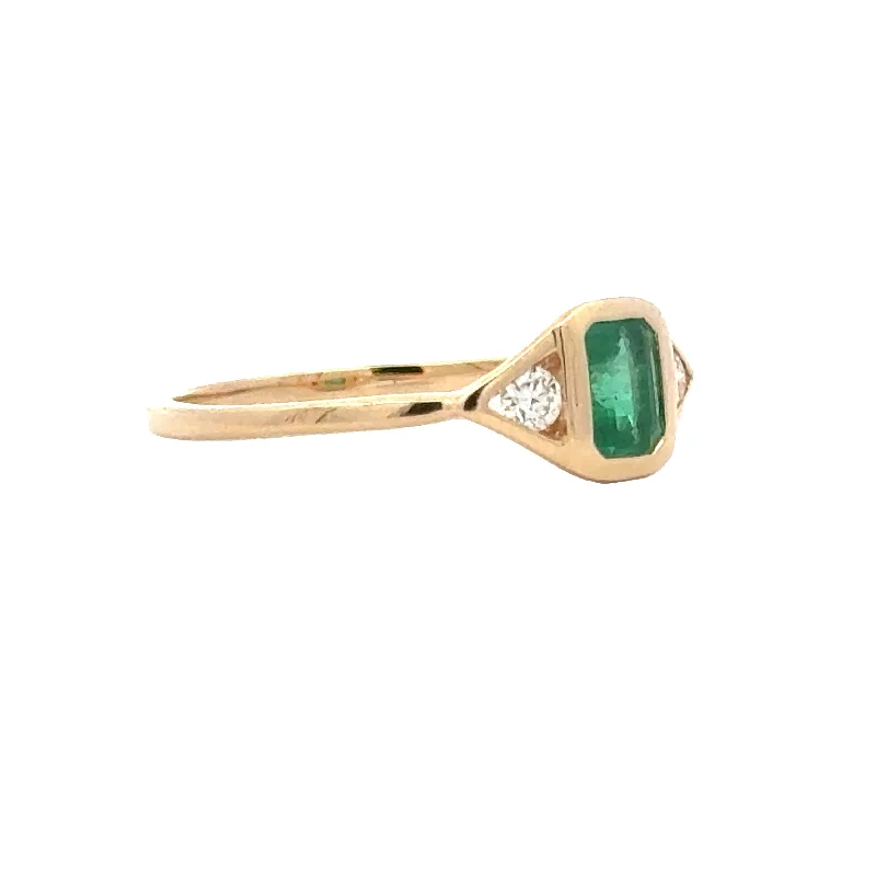 Emerald and diamond ring