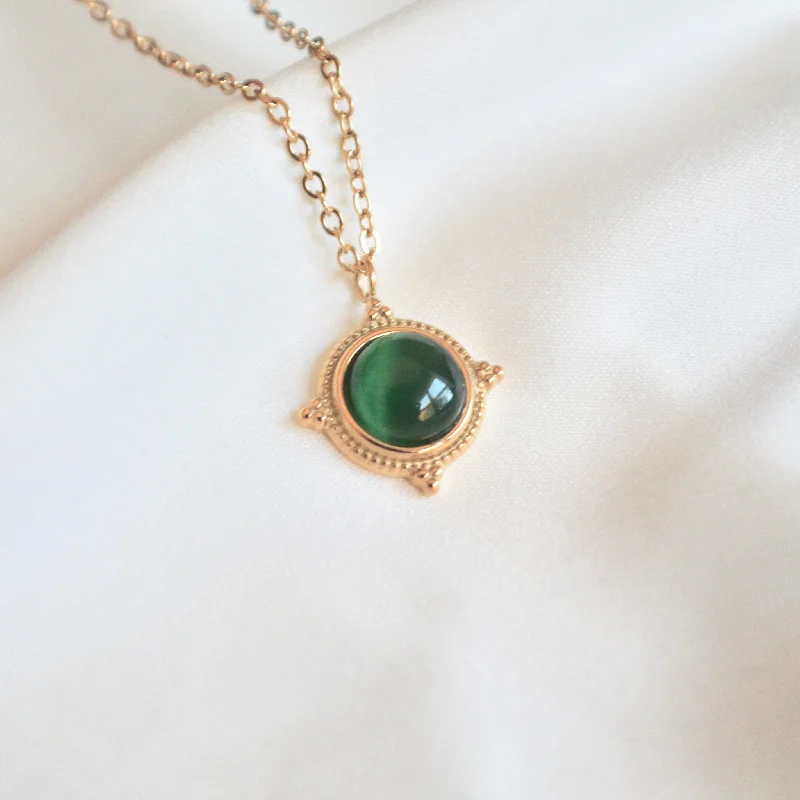 Green stone pendant necklace